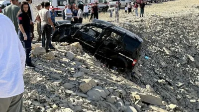 Şırnak’ta meydana gelen trafik kazasında, hafif ticari aracın şarampole devrilmesi