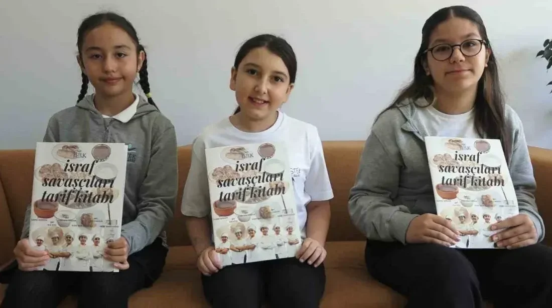 Kuşadası’nda ilkokul öğrencileri, “İsraf Savaşçıları” projesiyle gıda israfına dikkat çekti.