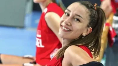 Milli voleybolcu Hande Baladın, altyapısından yetiştiği Eczacıbaşı Kulübü’nden ayrıldı. Kulüp,