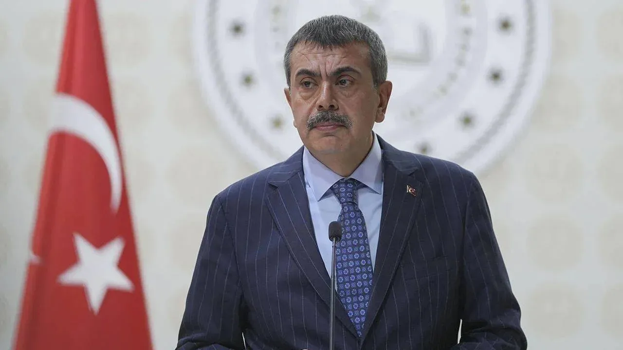 Kayseri’de düzenlenen 17. Uluslararası MEB Robot Yarışması’nın ödül törenine katılan