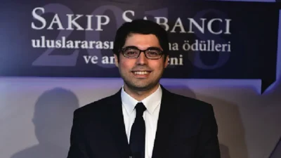 Sabancı Üniversitesi öğretim üyesi Berk Esen, Türkiye medyasında “her şeye