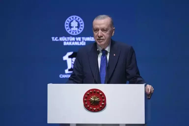 Cumhurbaşkanı Recep Tayyip Erdoğan, Atatürk Kültür Merkezi'nde düzenlenen “Bir Şiir