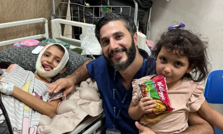 Irak asıllı İngiliz doktor Muhammed Tahir, gönüllü olarak gittiği Gazze