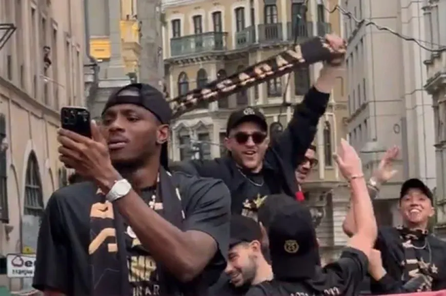 Galatasaray’ın Nijeryalı yıldızı Victor Osimhen, takımın şampiyonluk kutlamalarında transfer iddialarına