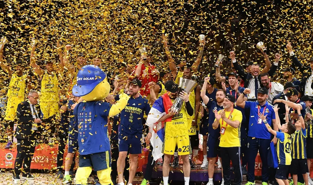 Fenerbahçe Beko, EuroLeague finalinde Monaco’yu 81-70 yenerek tarihindeki ikinci şampiyonluğa