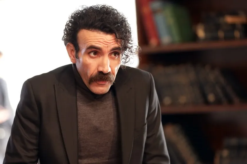 Show TV'nin sevilen dizisi Bahar'da Prof. Dr. Timur Yavuzoğlu karakterine