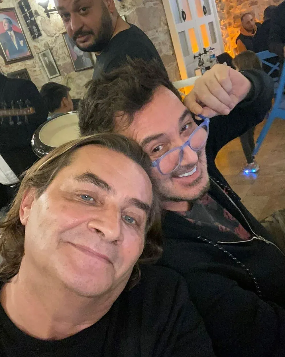 Şarkıcı ve yönetmen Metin Arolat, 20 Eylül 2024'te sahnede kalp