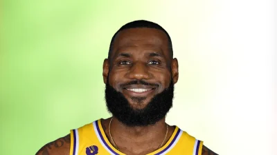 LeBron James, 39 yaşına yaklaşırken NBA’deki 21. sezonuna başladı ve