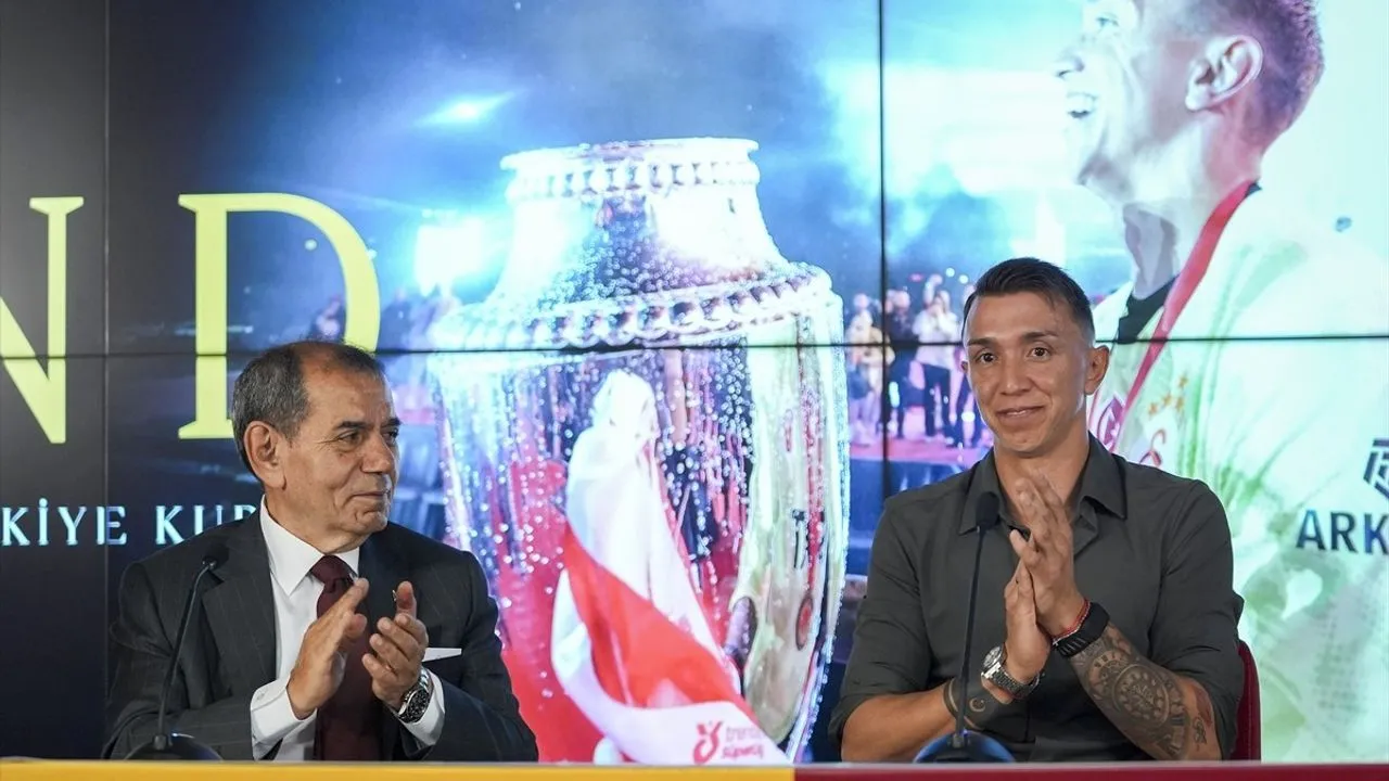 Galatasaray, 14 sezondur kalelerini koruyan Uruguaylı kaptan Fernando Muslera için