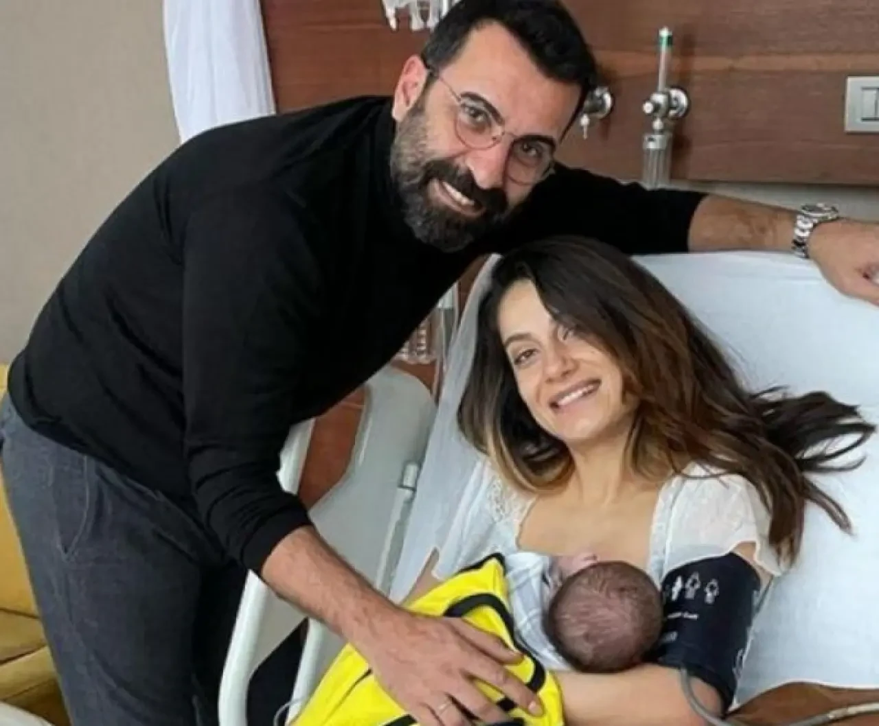 Emre ve Gizem Karayel'den İkinci Bebek Sürprizi: Palavra Yarışmasında Herkesi Şaşırttılar!