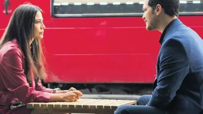 Eşref Rüya dizisinin son bölümünde Eşref ve Nisan arasındaki romantik