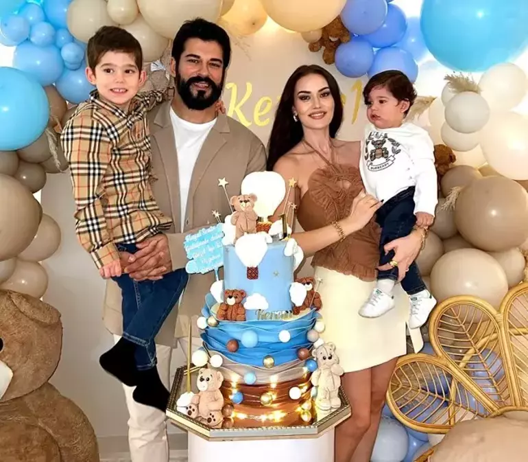 Fahriye Evcen’den Kalpli Aile Paylaşımı! Burak Özçivit ve Çocuklarıyla Mutluluk Pozu