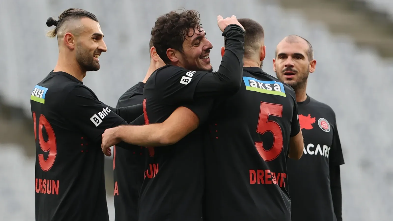 Fatih Karagümrük - Bandırmaspor maçı hangi kanalda? 1. Lig play-off finali Fatih Karagümrük - Bandırmaspor maçı saat kaçta, ne zaman, şifresiz mi? ÜCRETSİZ CANLI İZLE 28 MAYIS 2025