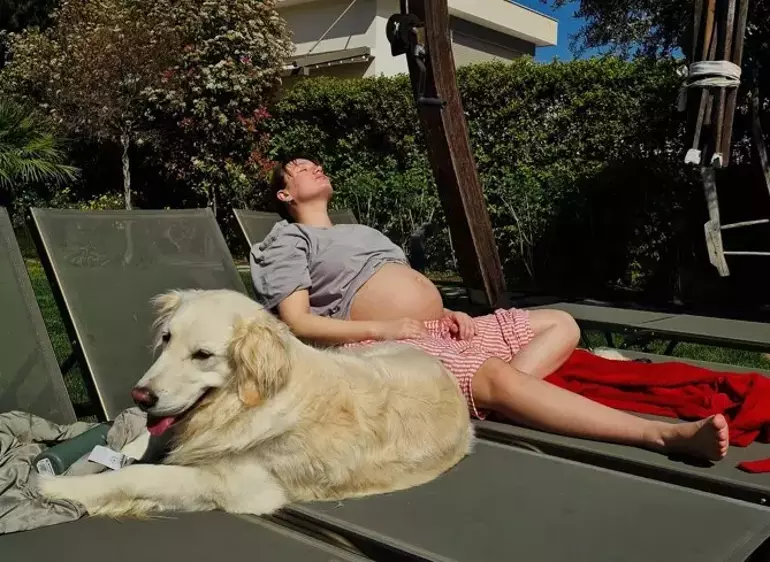 Gizem Karaca’dan Hamilelik Günlüğü: “Sırt Ağrılarım Felaket, Ama Çok Şanslıyım”