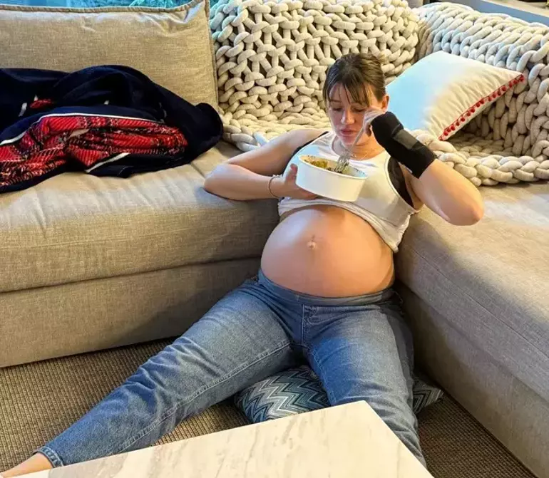 Gizem Karaca’dan Hamilelik Günlüğü: “Sırt Ağrılarım Felaket, Ama Çok Şanslıyım”