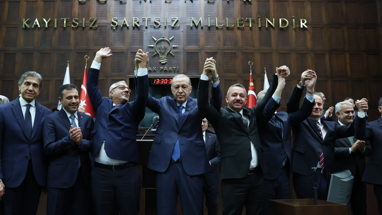 Hasan Ekici Kimdir? AK Parti'ye Geçen Konya Milletvekilinin Hayatı ve Siyasi Yolculuğu