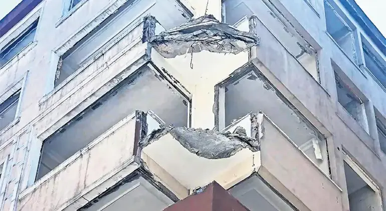 İstanbul ve Tekirdağ'da Çifte Kriz: Bir Yanda Depremler, Diğer Yanda Çöküşler!