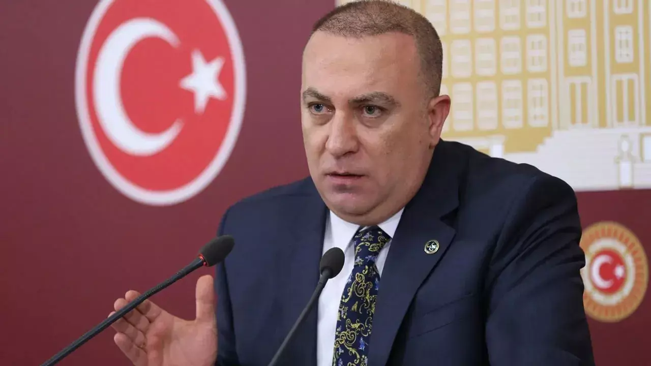 İzzet Ulvi Yönter kimdir? İzzet Ulvi Yönter nereli, kaç yaşında, serveti ne kadar, soy ağacı, eşi kimdir, hangi takımlı, hangi partiden?