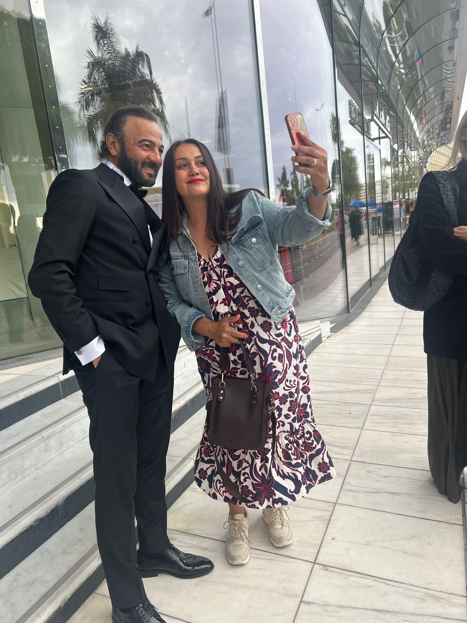 Kerem Alışık Cannes’da Fırtına Gibi Esti! Kırmızı Halıdaki Tavrı ve Kombini Sosyal Medyayı İkiye Böldü