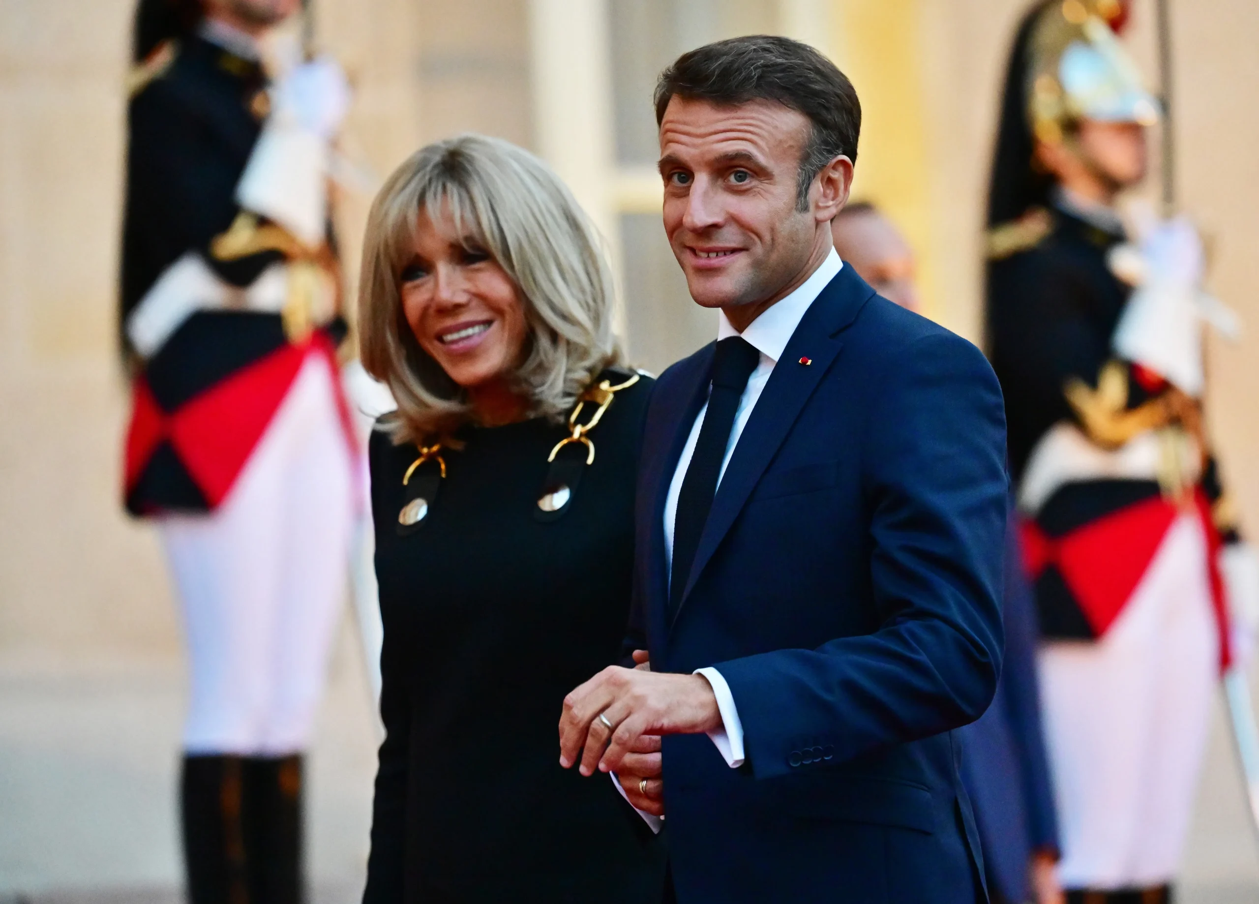 Macron’un Eşi Kim? Fransa Cumhurbaşkanı Macron'un eşi Brigitte Macron’un Yaşı, Tanışma Hikayesi ve Tokat Olayı