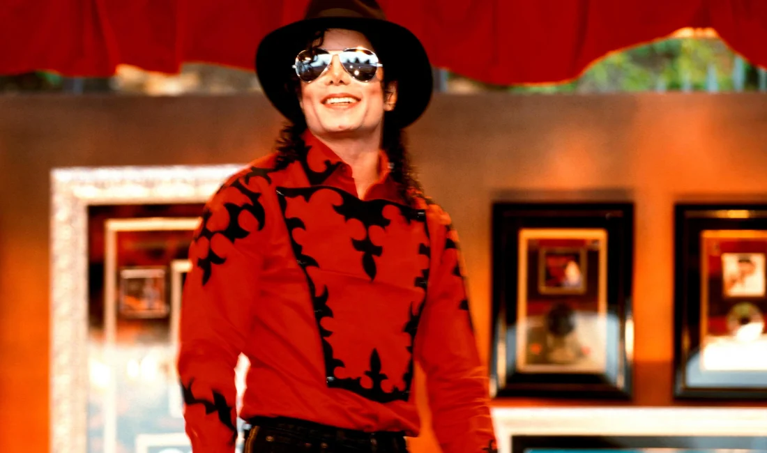 Michael Jackson filmi “Michael” yeniden ertelendi. Vizyon tarihi 2026’ya kaldı.