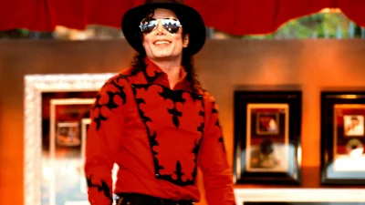 Michael Jackson filmi “Michael” yeniden ertelendi. Vizyon tarihi 2026’ya kaldı.