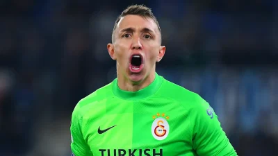Muslera futbolu bırakıyor mu? Galatasaray efsanesinin geleceği netleşiyor! Peñarol transferi