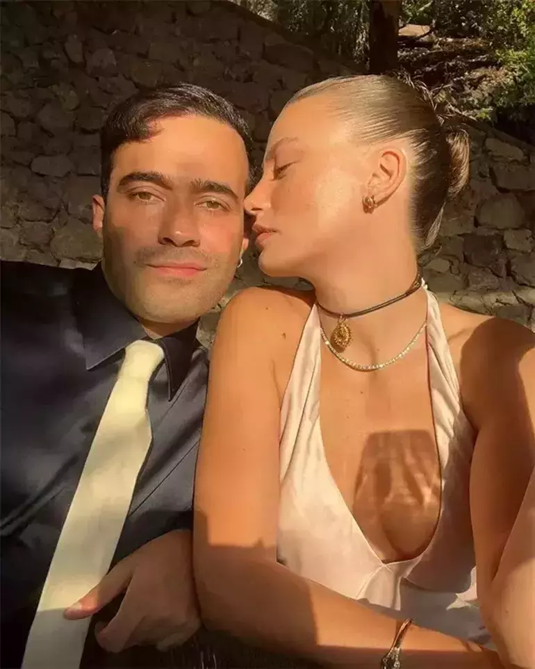 Serenay Sarıkaya ve Mert Demir Barıştı mı? Aylar Sonra Gelen Kare Sosyal Medyayı Salladı!