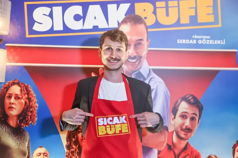 Sıcak Büfe Sinemada Servise Açıldı! Kahkaha Garantili Aile Komedisi Vizyonda