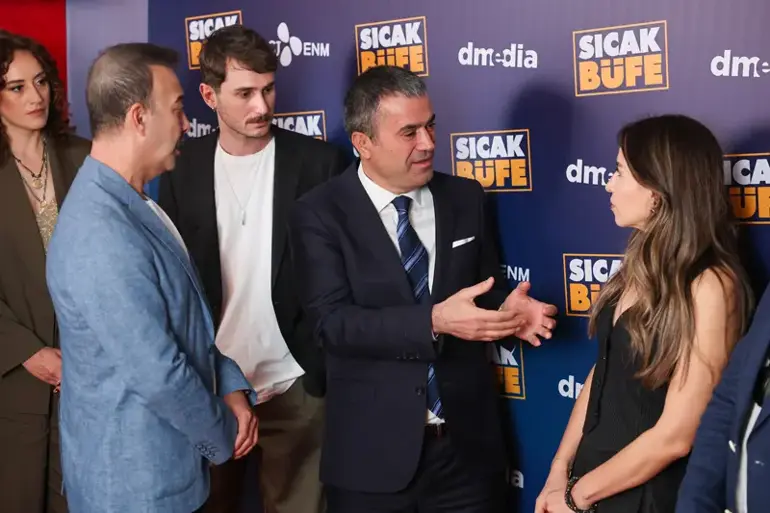 Hakan Yılmaz ve Orkuncan İzan’ın başrolünü paylaştığı “Sıcak Büfe” vizyona