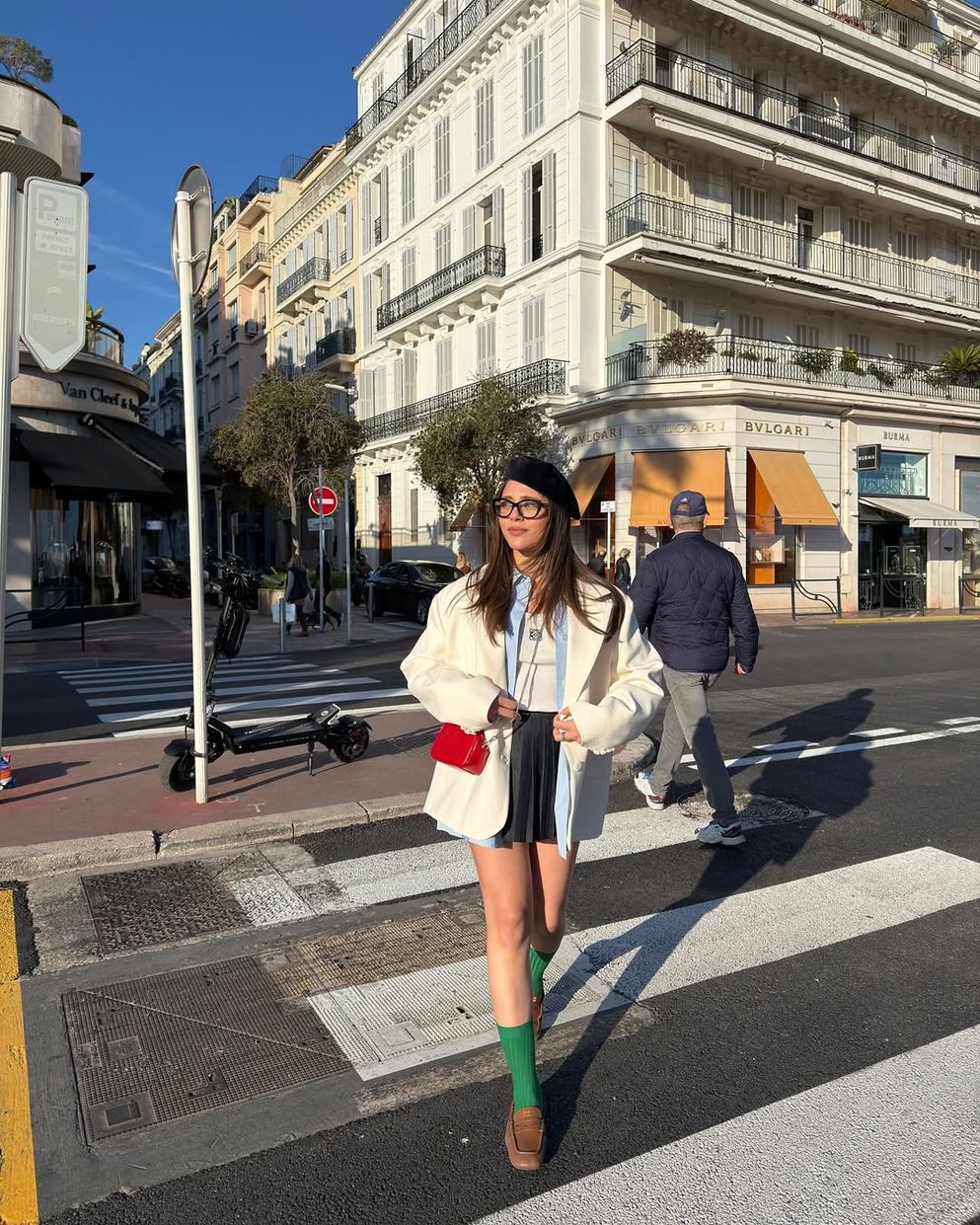Sıla Türkoğlu Cannes’ı Yıktı Geçti: Kombini, Çorabı ve Aşkı Gündem Oldu!