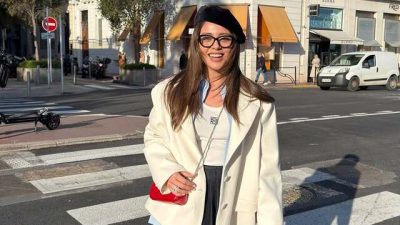 Sıla Türkoğlu, Cannes sokaklarında verdiği pozlarla büyük ilgi topladı. Kombini