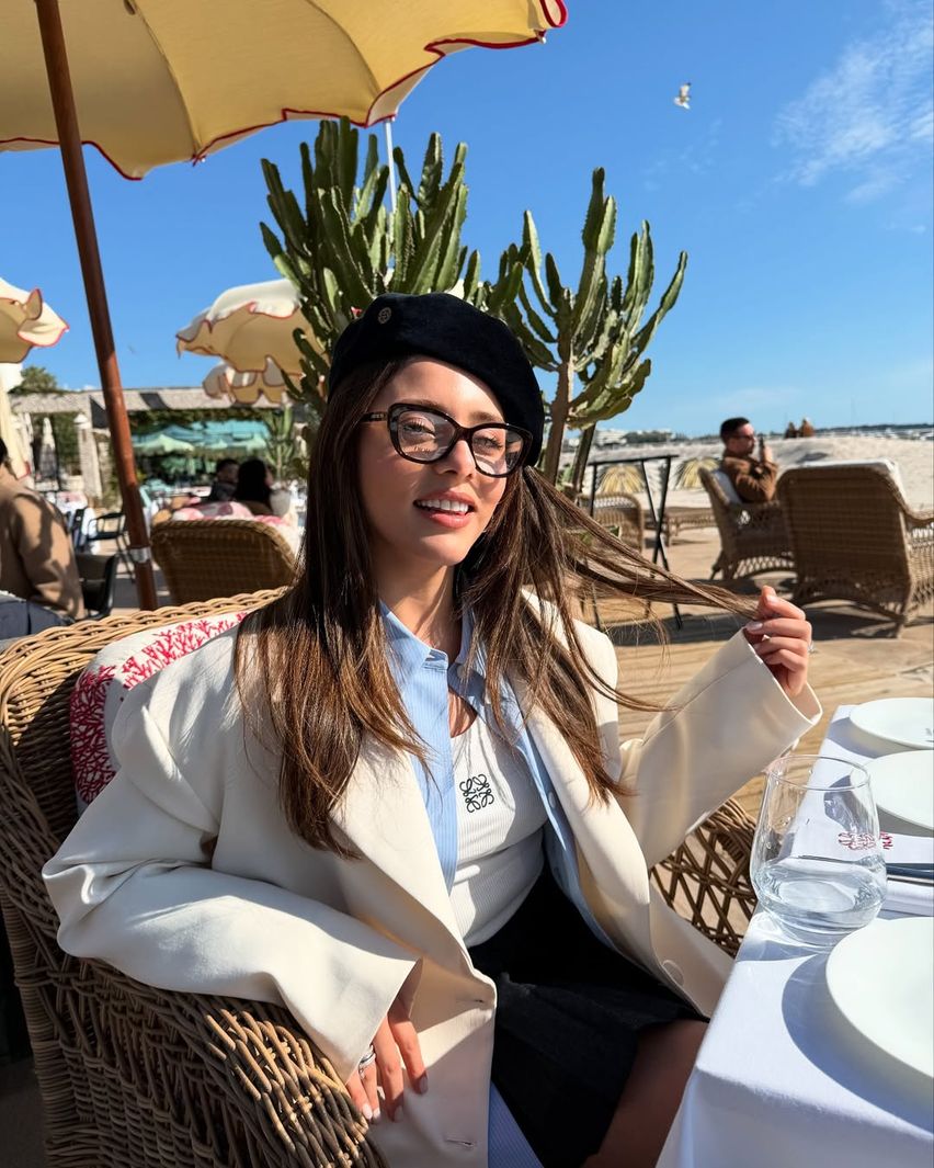 Sıla Türkoğlu Cannes’ı Yıktı Geçti: Kombini, Çorabı ve Aşkı Gündem Oldu!