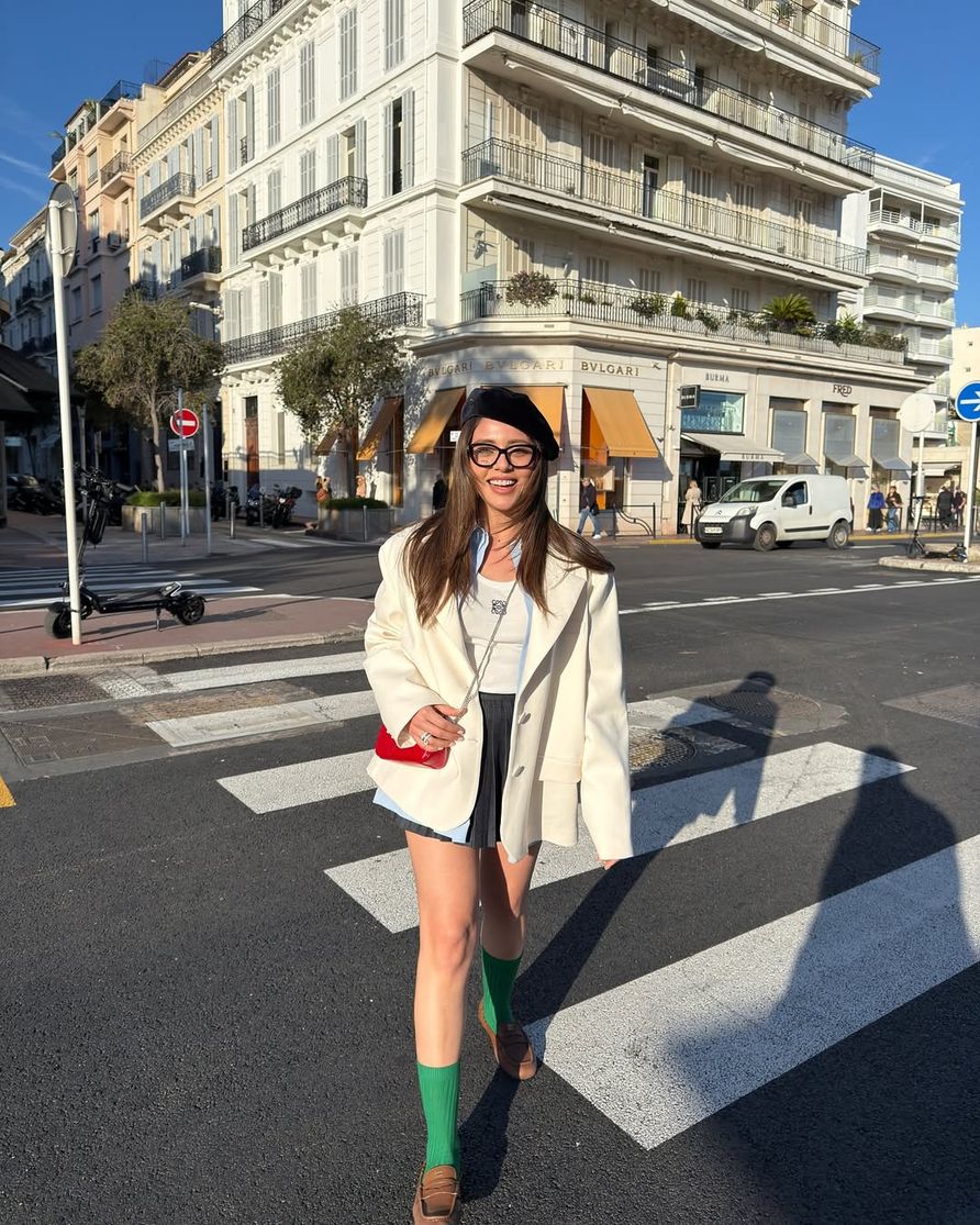 Sıla Türkoğlu Cannes’ı Yıktı Geçti: Kombini, Çorabı ve Aşkı Gündem Oldu!