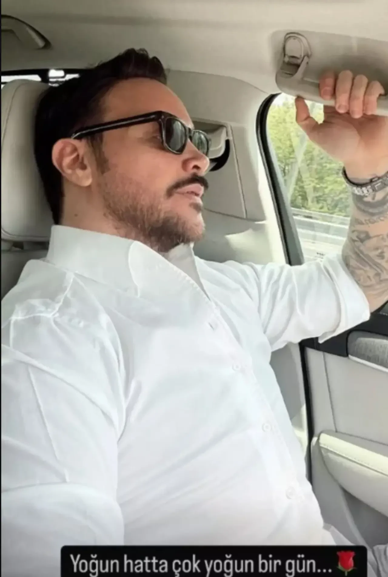 Sinan Akçıl’ın Şaşırtan Yeni İmajı: Bu Haliyle Hangi Ünlüye Benzetildiğini Duyunca Siz de Şaşıracaksınız!