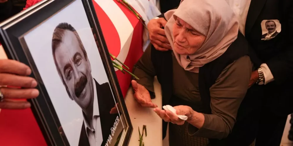 Sırrı Süreyya Önder'in Annesi, Babası Kim? Zeliha Önder Nereli, Babası Nereli?