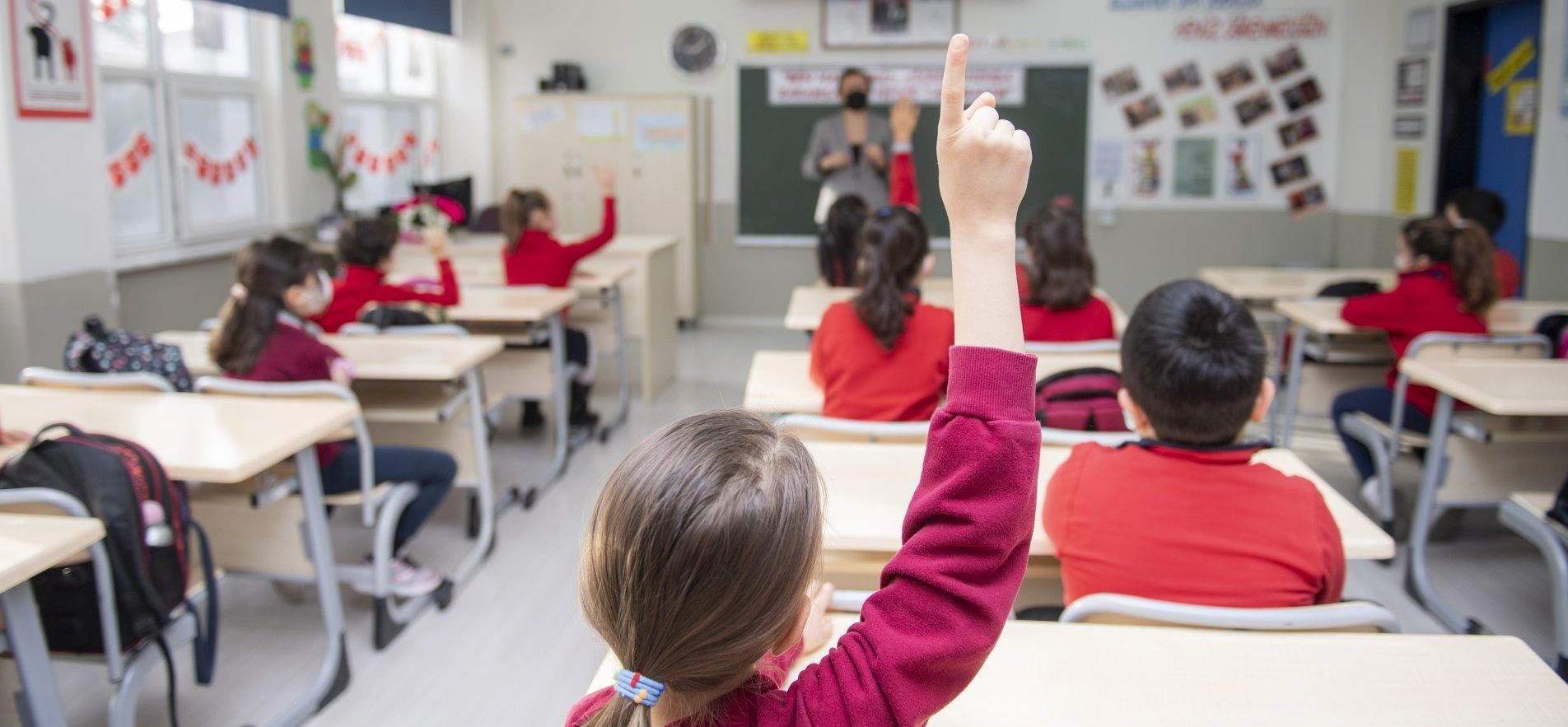 Milli Eğitim Bakanlığınca (MEB), 15 bin sözleşmeli öğretmen alımı için