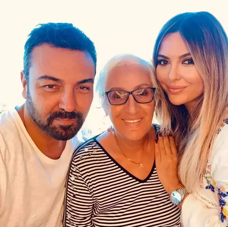 Aslı Hünel'den Yürek Yakan Veda: “Seni Kalbime Sakladım Güzel Annem”