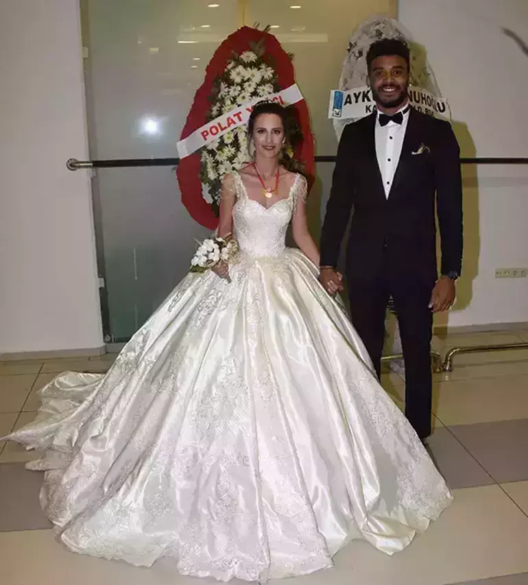 Survivor'da Aşk Skandalı! Efecan, Yağmur ve Duygu Üçgenine Nagihan Karadere de Dahil Oldu