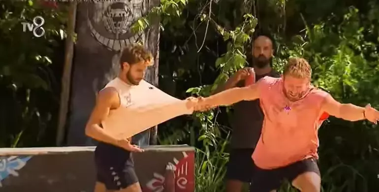Survivor'da Fırtına Gibi Gece! Düello Eşleşmeleri Belli Oldu, Cezalar Yağdı, Veda Eden İsim Şaşırttı