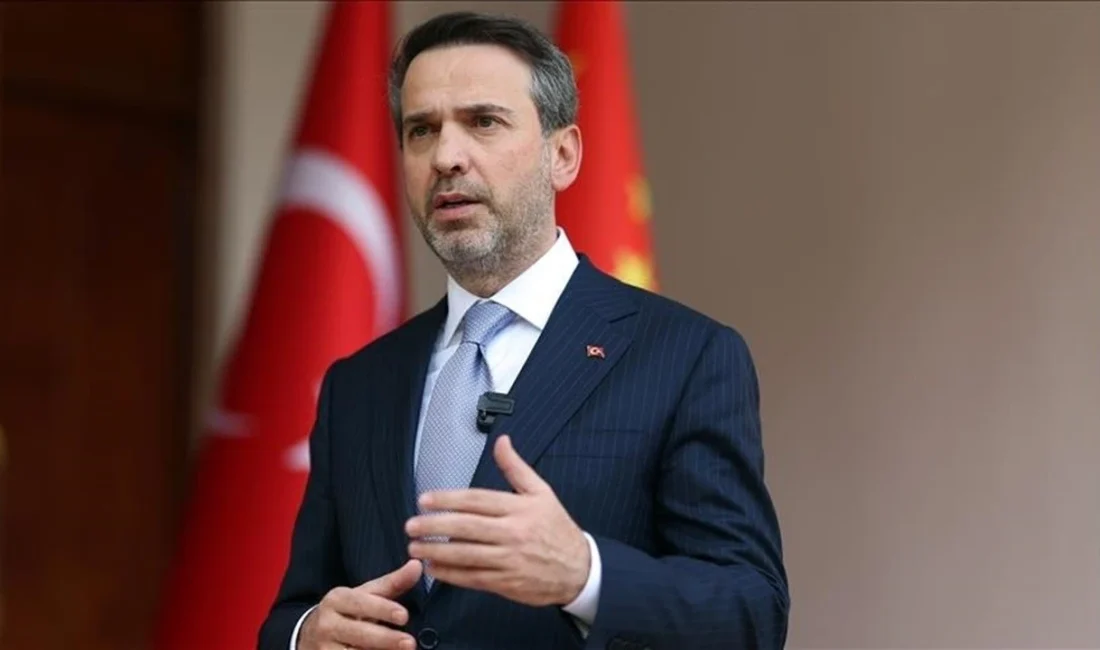 Enerji ve Tabii Kaynaklar Bakanı Alparslan Bayraktar, Türkiye'nin ilk yüzer