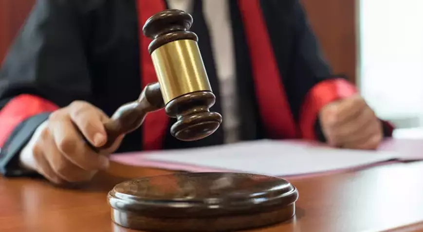 Yargıtay, süresiz ve şartsız dövizle belirlenen yoksulluk nafakasının 18 yıl
