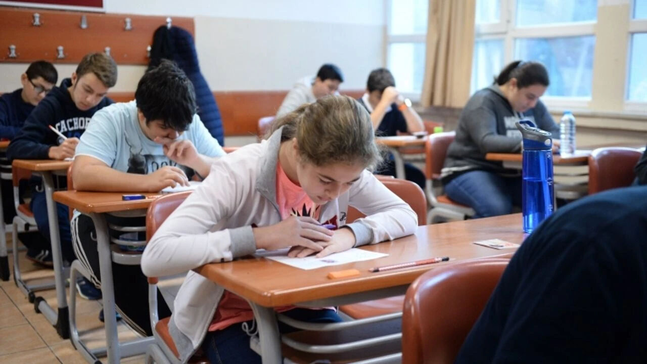 Yeni Zorunlu Eğitim Düzenlemesi Yolda! Lise Artık 3 Yıl mı Olacak?
