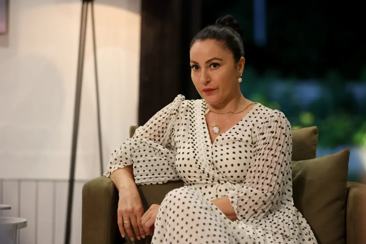 Yonca Şahinbaş’tan Aile İtirafı: “Baba Diye Sevmek Zorunda Değilim!” Mahmut Cevher’le Neden Yıllardır Görüşmüyor?