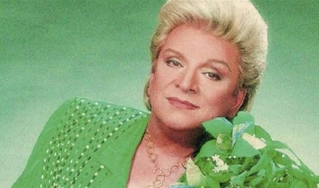 Zeki Müren’in büyük aşkı Kürşat Bey için kara çarşafa girerek