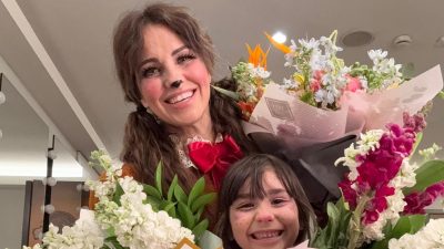 Ünlü oyuncu Aslı Tandoğan, kızı Arya ile birlikte ilk kez