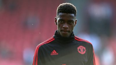 İngiliz savunmacı Axel Tuanzebe kimdir? Hangi takımlarda oynadı, boyu, kilosu,
