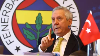 Fenerbahçe'nin eski başkanı Aziz Yıldırım, genç kongre üyeleriyle buluştu. Adaylık