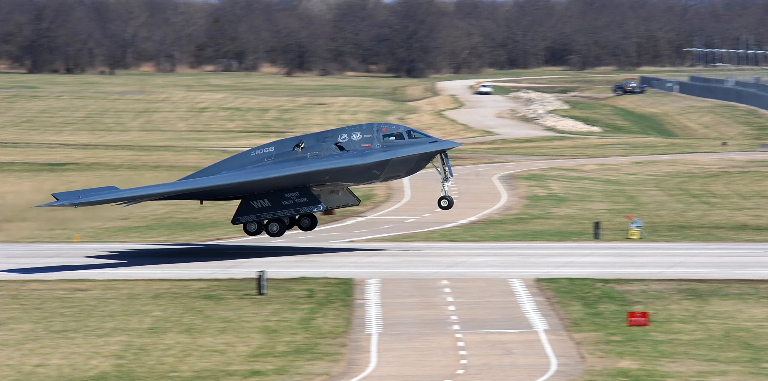 B2 Spirit uçak: ABD'nin görünmez bombardıman hayaleti! Radara yakalanmayan tasarımı,