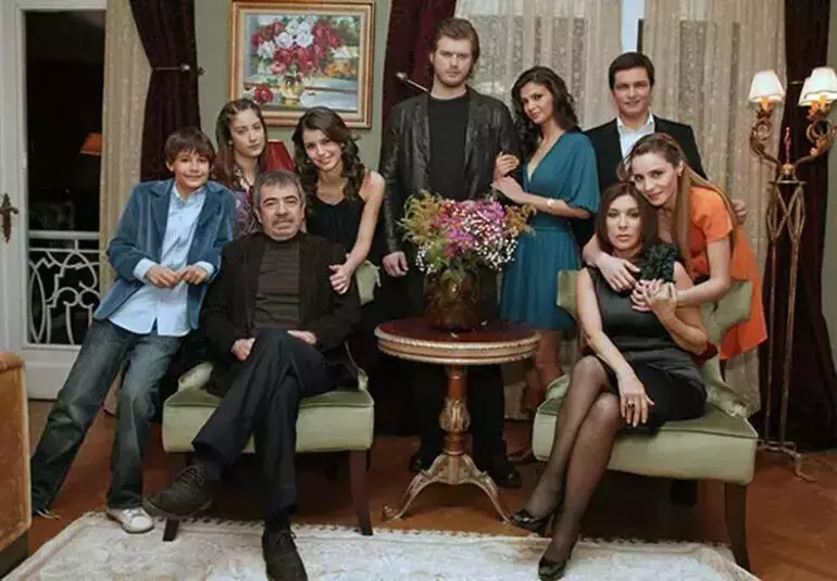 Beren Saat’ten Bihter ve Aşk-ı Memnu İtirafı: “Benim de Kalbimde”